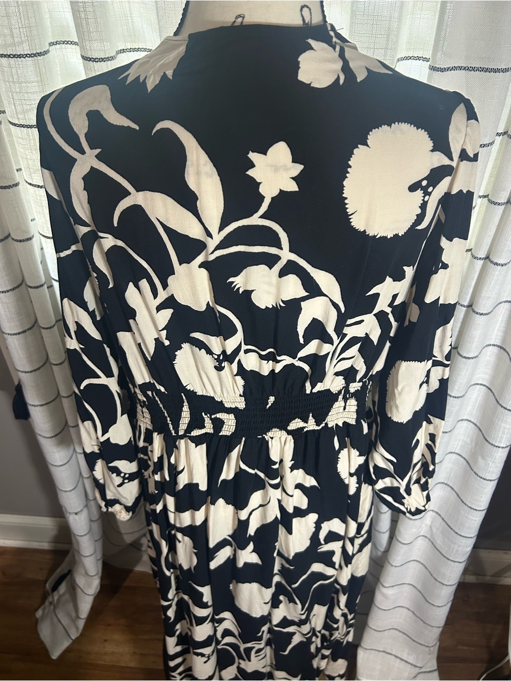 Knox Rose Women's Black and White Floral Long Sleeve Dress - Picture 6 of 6
